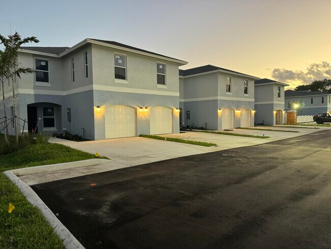 Building Photo - 3871 Patio Ct