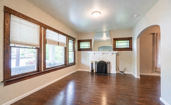 Building Photo - 740 E 800 S