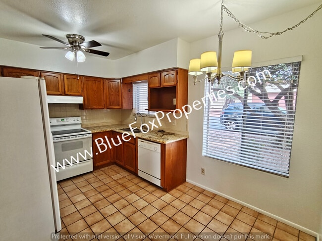 Building Photo - 1201 N Tracy Ave