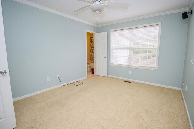 Building Photo - Charming 3 Bedroom, 2 Bathroom in Rosewood - Available May 2026!