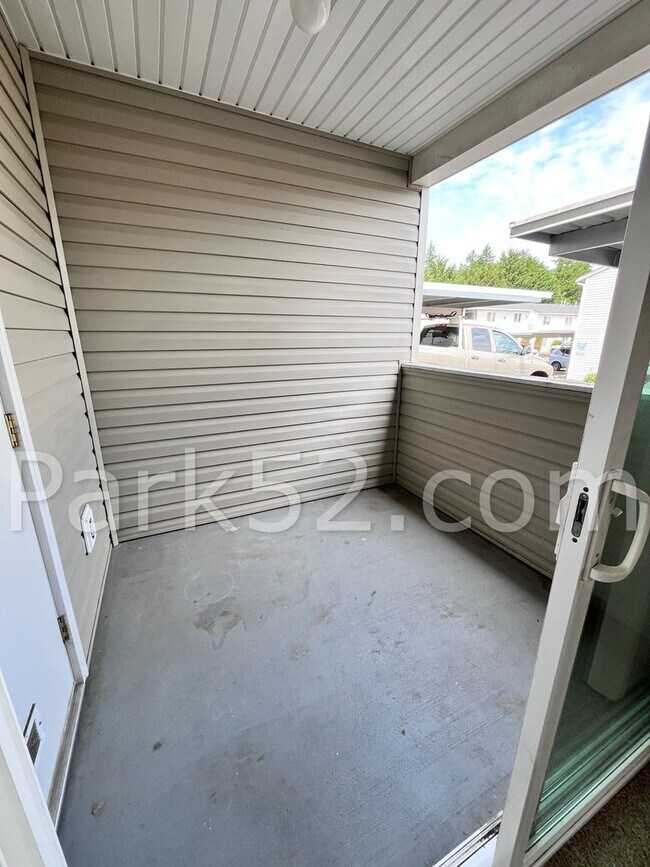 Building Photo - 2 Bedroom 2 Bathroom Ground Floor Condo