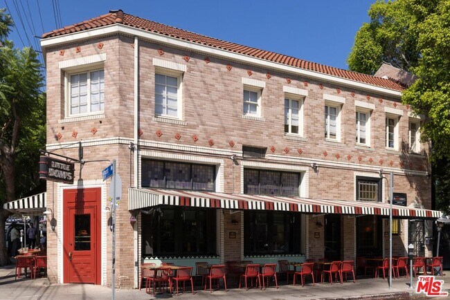 Building Photo - 2020 Mayview Dr