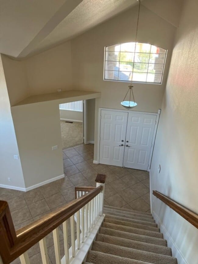 Building Photo - Spacious 4-Bedroom Home in a Quiet Tracy C...