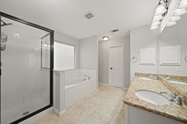 Building Photo - 18902 Sun Pass Dr