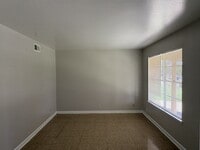 Building Photo - 3-Bed, 2-Bath Apple Valley Drive