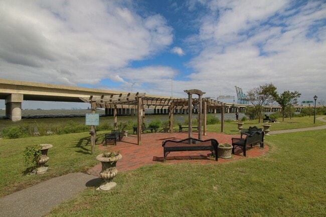 Building Photo - 146 Florida Ave