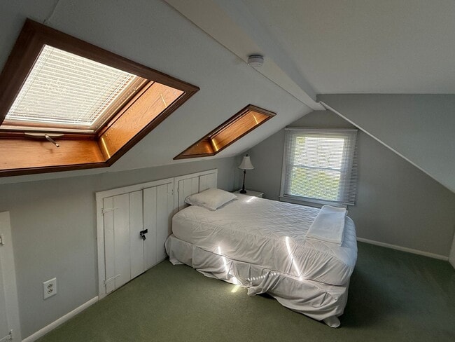 Building Photo - Gorgeous Lake View Winter Rental!