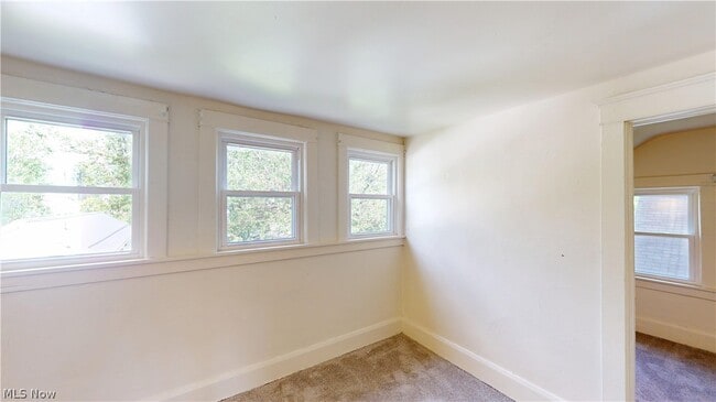 Building Photo - 210 Perry St