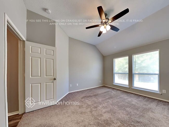 Building Photo - 221 Mulberry Ln