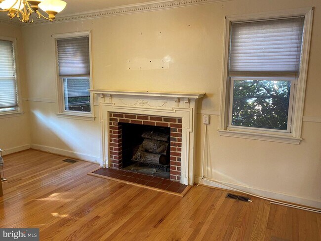 Building Photo - 3205 Labyrinth Rd