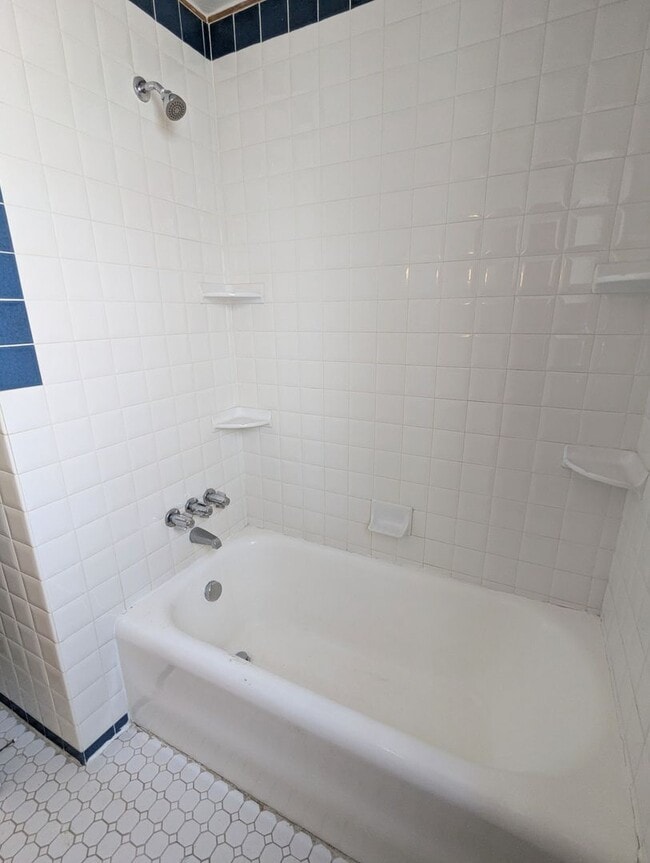 Building Photo - 2 Bedroom 1.5 Bathroom Single Family Home ...