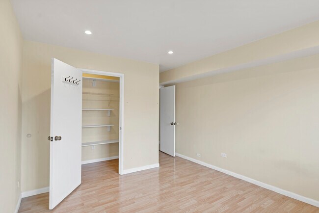 Building Photo - 1705 Robin Cir