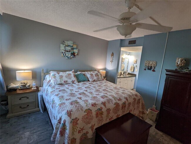 Building Photo - 2616 Cove Cay Dr