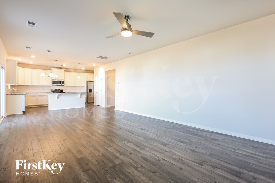 Building Photo - 1104 Mission Hill Ln