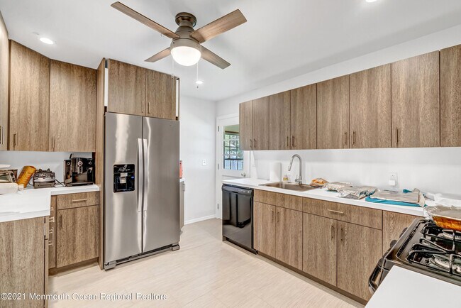 Building Photo - 410 Wells Ave