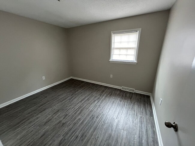 Building Photo - 3 bedroom, two bath home for rent