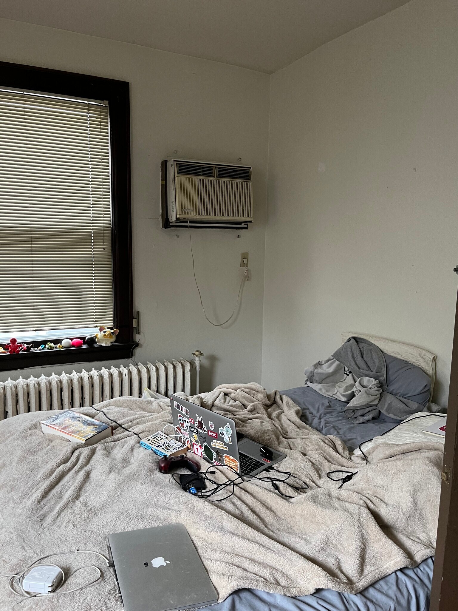 Building Photo - 612 Howard Plz