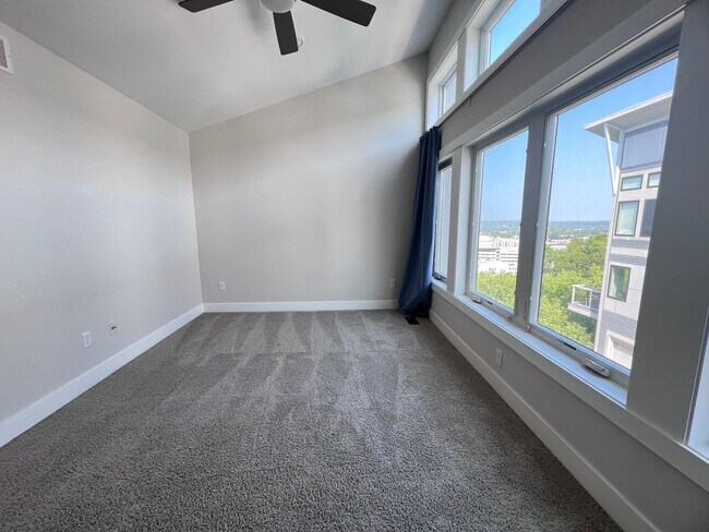 Building Photo - Two Bedroom Condo on Lookout Hill in Grand...