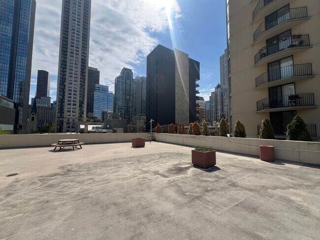 Building Photo - 70 W Huron St