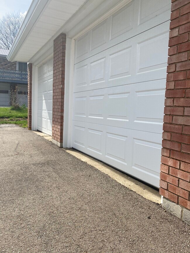 PRIVATE GARAGE - 84 Lasalle St