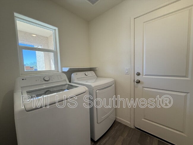 Building Photo - 2430 River Valley Cir