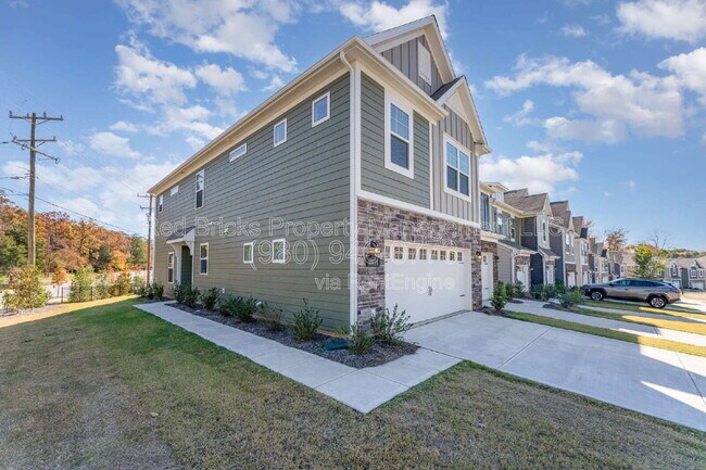 Building Photo - 2034 Highland Park Dr