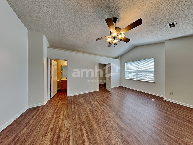 Building Photo - 1014 Holly Park Dr