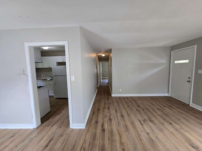 Building Photo - Newly Renovated Ranch Home