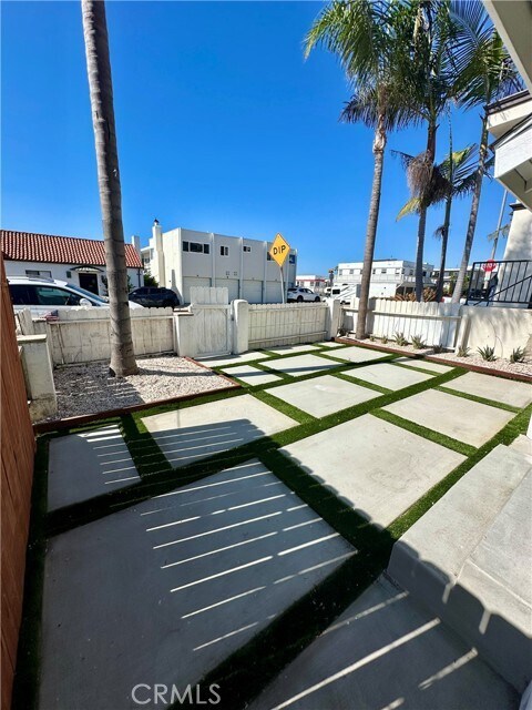 Building Photo - 934 Manhattan Ave