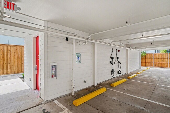 Building Photo - Be the first to live in Unit 203 at 2217 Fitzhugh—a brand-new 2026 construction offering 628 sq f...