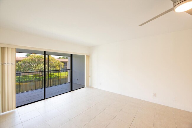 Building Photo - 200 Lakeview Dr