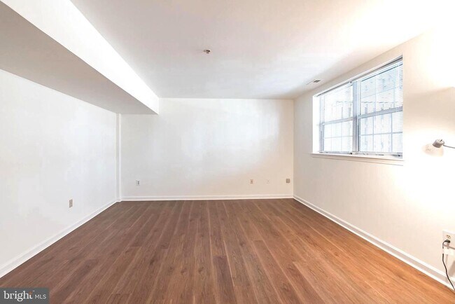 Building Photo - 5798 Katsura Ct