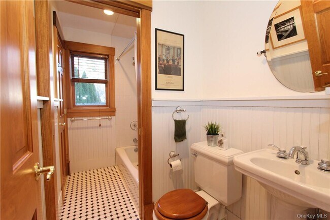 Building Photo - 114 Mt Pleasant Ave