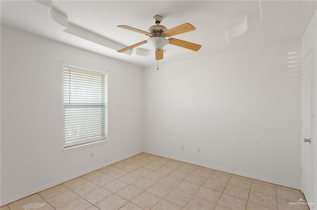 Building Photo - 705 W Bronze Dr