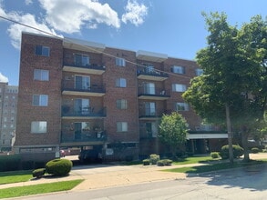 Building Photo - 205 W Miner St