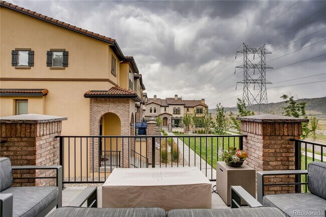 Building Photo - Gorgeous Townhouse in Breathtaking Solterr...