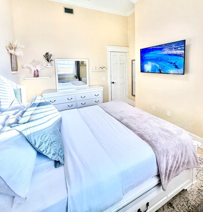 Building Photo - 507 S Willow Ave