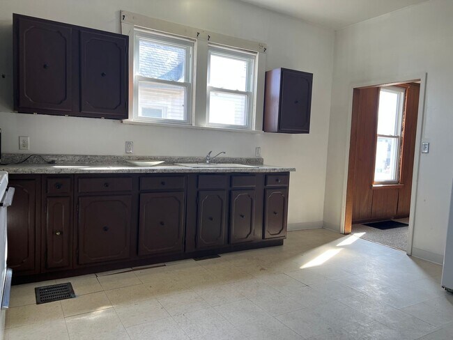Building Photo - 1630 1st Ave