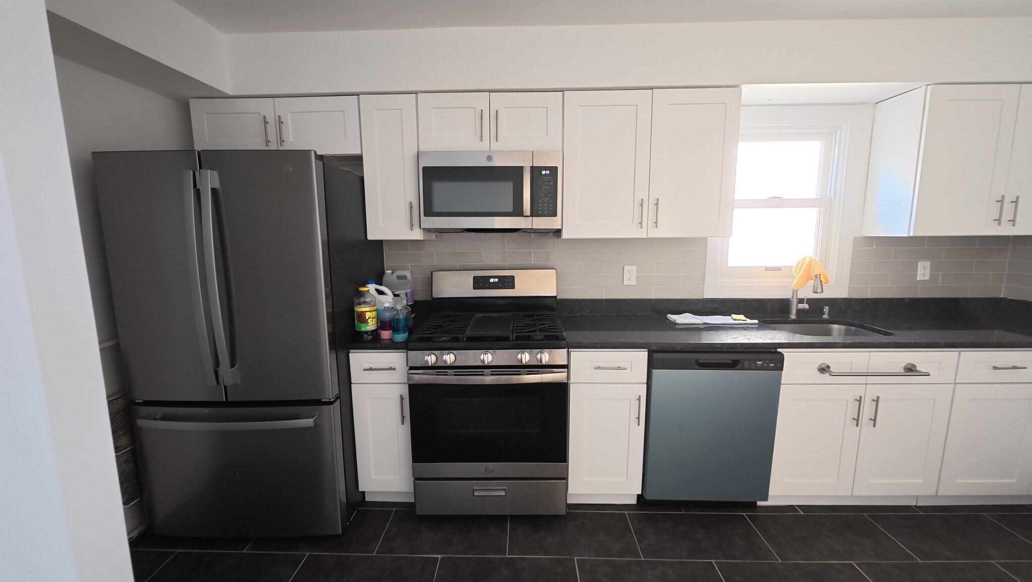 Kitchen - 1302 Morris St