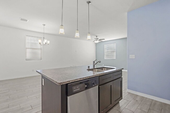 Building Photo - 4-Bed, 3.5-Bath Home in 79928
