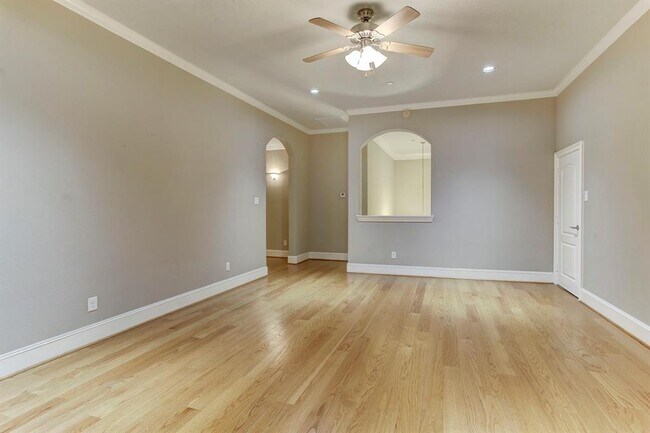 Building Photo - 5 Cardwell Ct