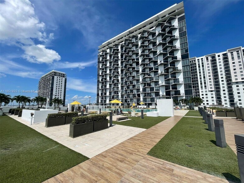 Building Photo - 5252 NW 85th Ave