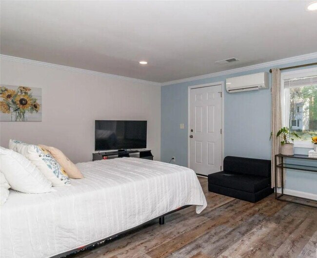 Building Photo - 7417 Shadowlake Dr