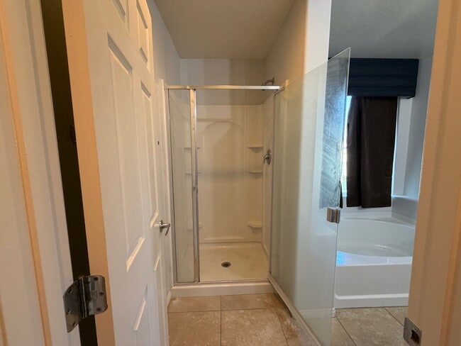 Building Photo - 4 BED 2.5 BATH 2 CAR GARAGE SINGLE FAMILY HOME W/ FULLY LANDSCAPED BACKYARD. THIS WAS FORMER MODE...
