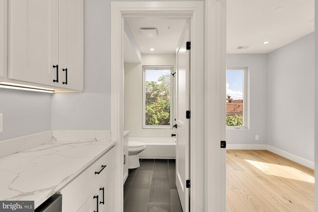 Building Photo - 3215 Mt Pleasant St NW