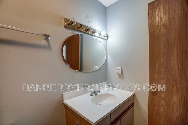 Building Photo - 3540 Willow Run Dr