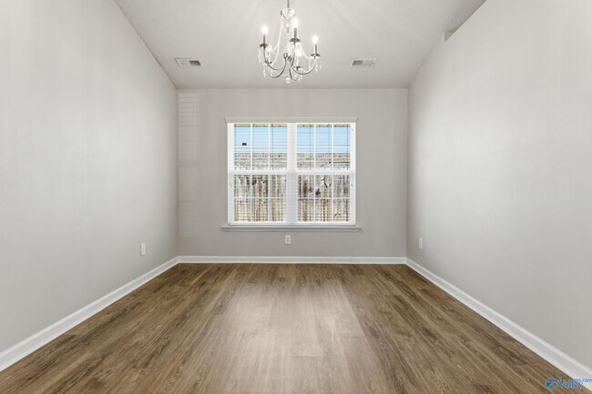 Building Photo - 226 Shadow Ct SW