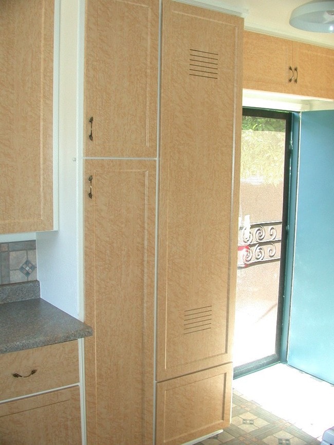 Kitchen 3 - 3351 Caroline Ave