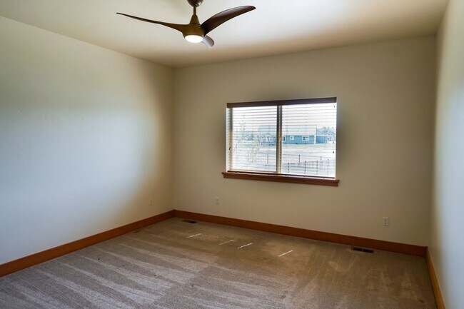 Building Photo - One Month's Free Rent