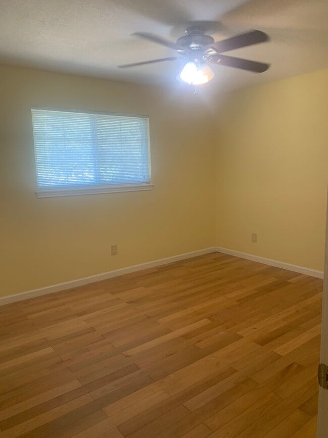 Building Photo - 2829 S Sea Dr